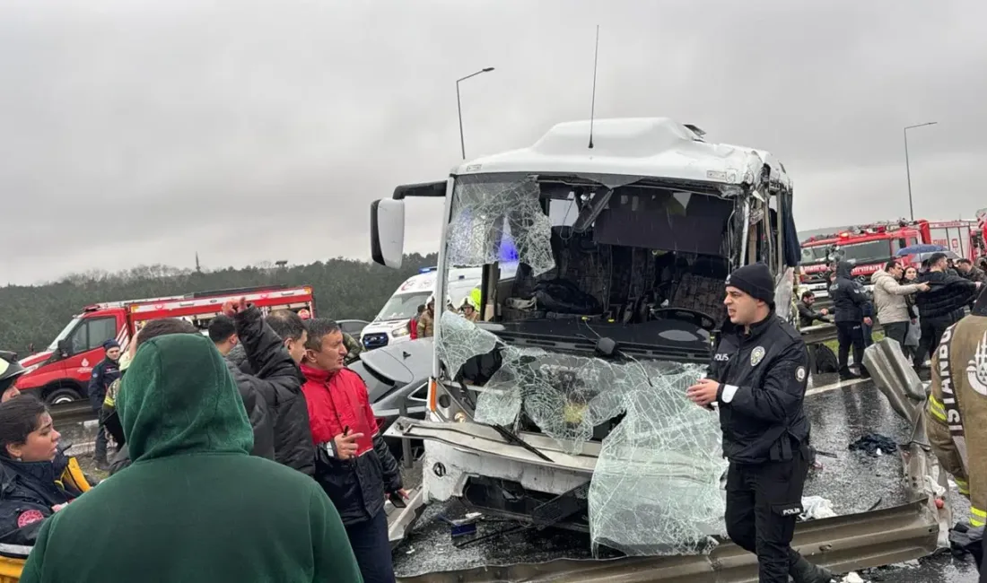 İstanbul Kuzey Marmara Otoyolu Fenertepe mevkisinde polis servisinin karıştığı kazada