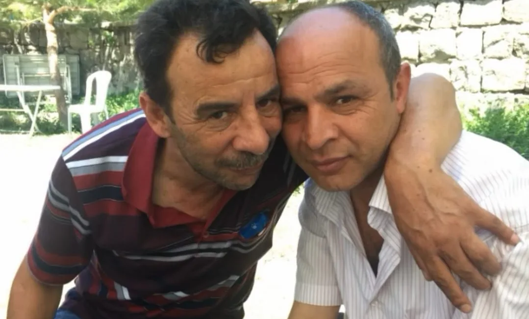 Andırın’da samimi dostluklarıyla tanınan Şenol, Hakan ve Ferhat, yıllara dayanan