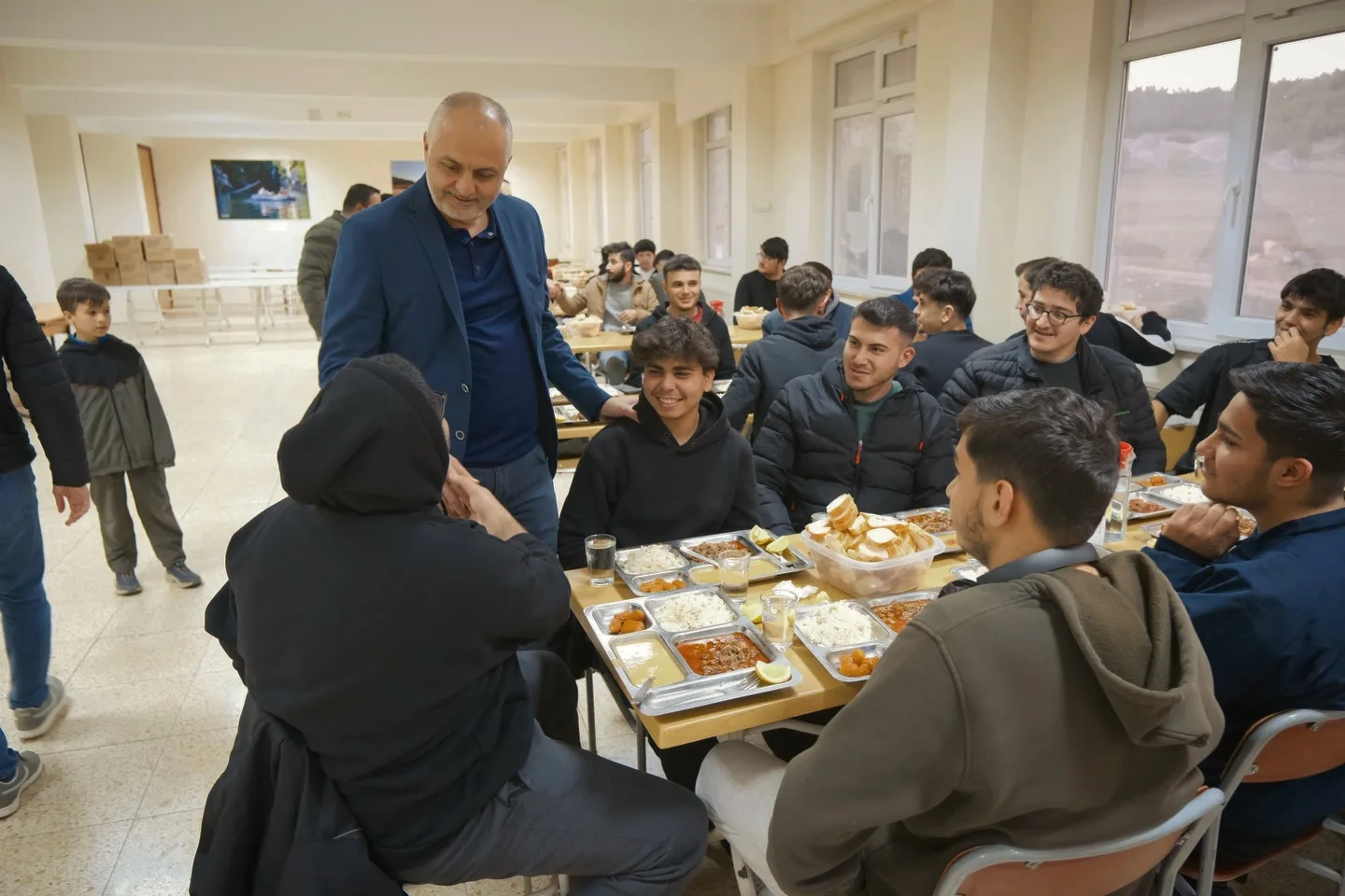 Andirin Belediye Baskani Goksen Ogrencilerle Iftar Sofrasinda Bulustu 2