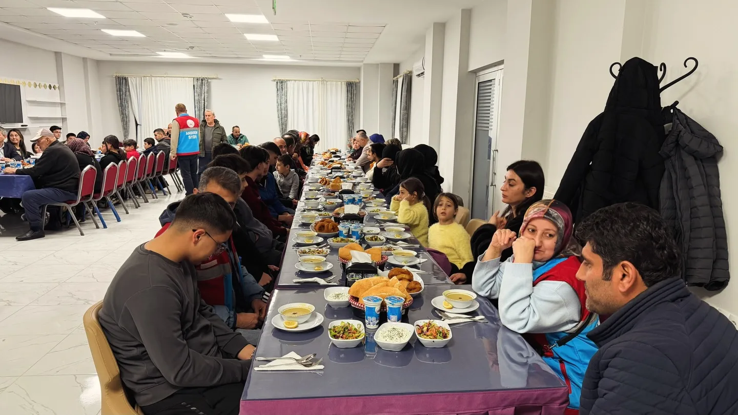 Andirinda Yetim ve Engelsiz Bireyler Icin Anlamli Iftar Bulusmasi 1