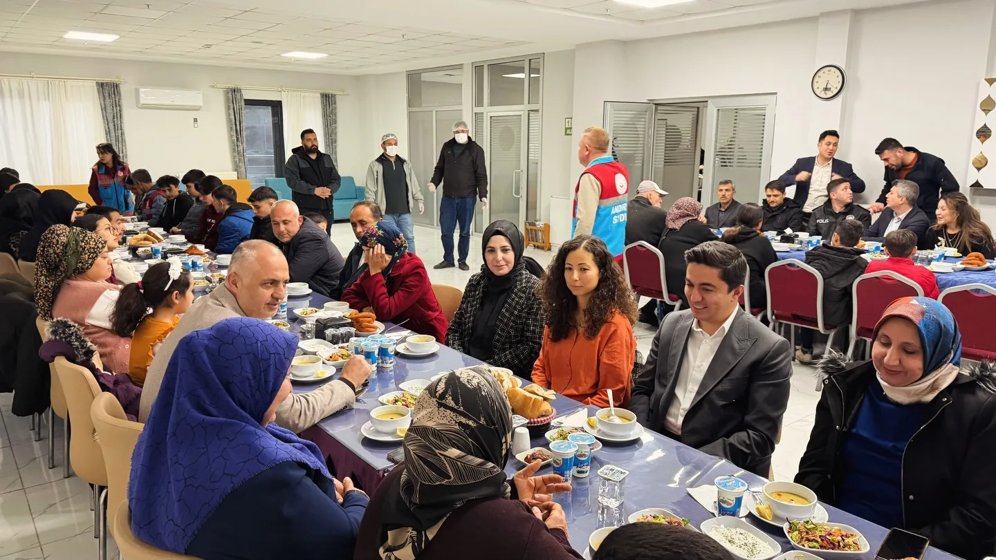 Andirinda Yetim ve Engelsiz Bireyler Icin Anlamli Iftar Bulusmasi 4