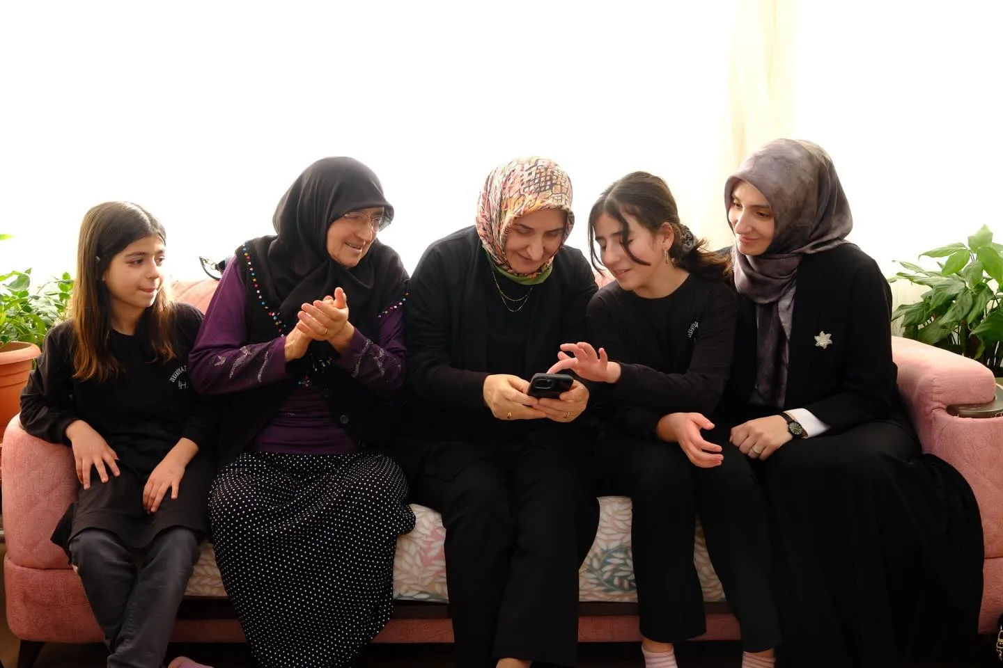 Dr. Selma Ünlüer’den Depremzede Çocuklara Moral Ziyareti