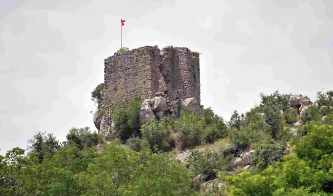 Kahramanmaraş Andırın-Kadirli yolu üzerinde, Yeşilova Mahallesi’ne hakim bir tepe üzerinde
