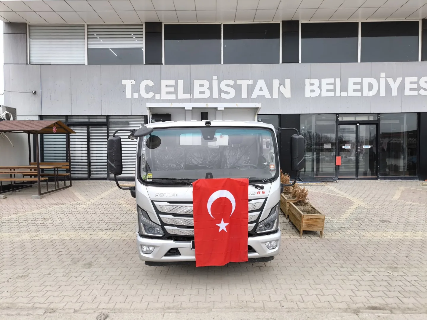 Elbistan Belediyesi’ne Türkiye Belediyeler Birliği’nden Hibe Kamyon