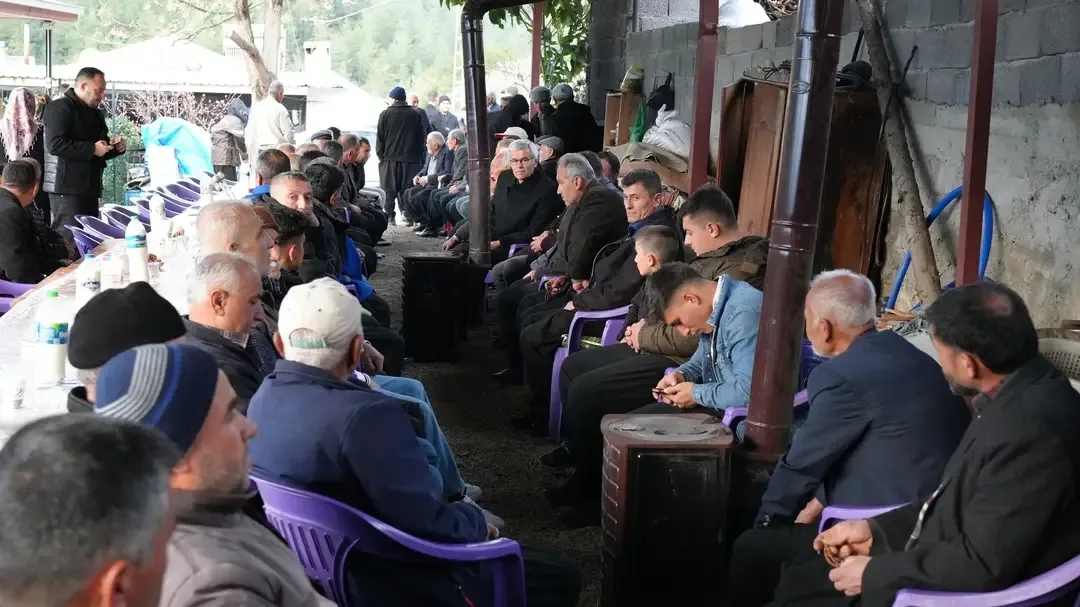 Sumbas Gafarlı Köyü sakinleri muhtar Arif Çoban ve İl Genel