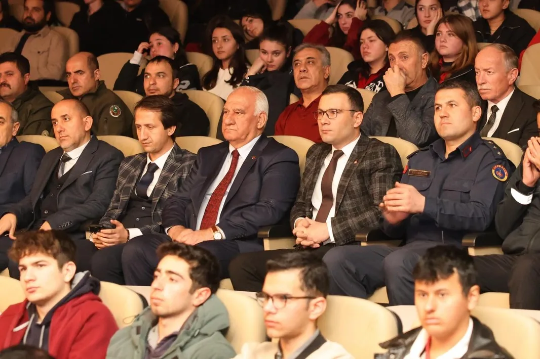 Goksunda Istiklal Marsinin Kabulu ve Mehmet Akif Ersoy Anildi 4