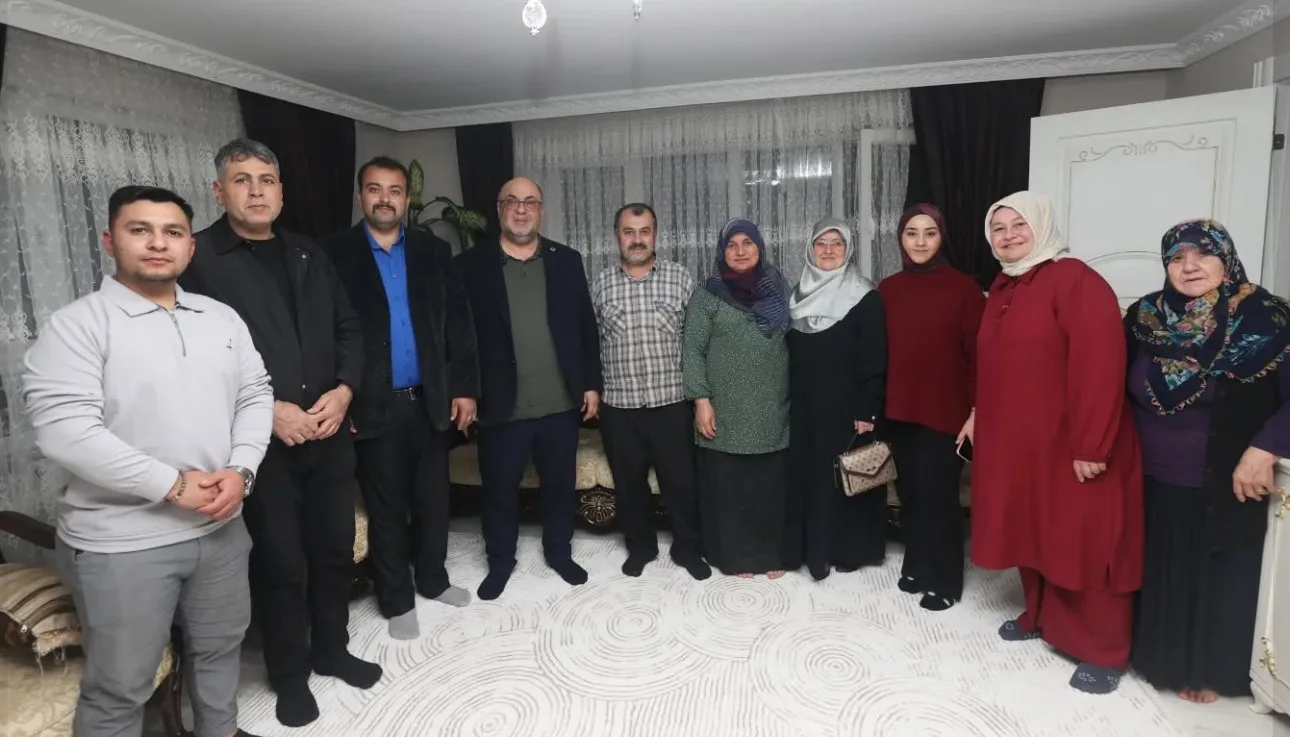 Mehmet Akpinar Ramazanda vatandaslarla ayni sofrada bulustu 1