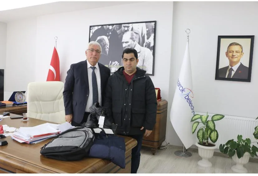 Pazarcık Belediyesi’nden Dünya İkincisi Halterci Ayhan Kaya’ya Ekipman Desteği 1 Pazarcik Belediyesinden Dunya Ikincisi Halterci Ayhan Kayaya Ekipman Destegi