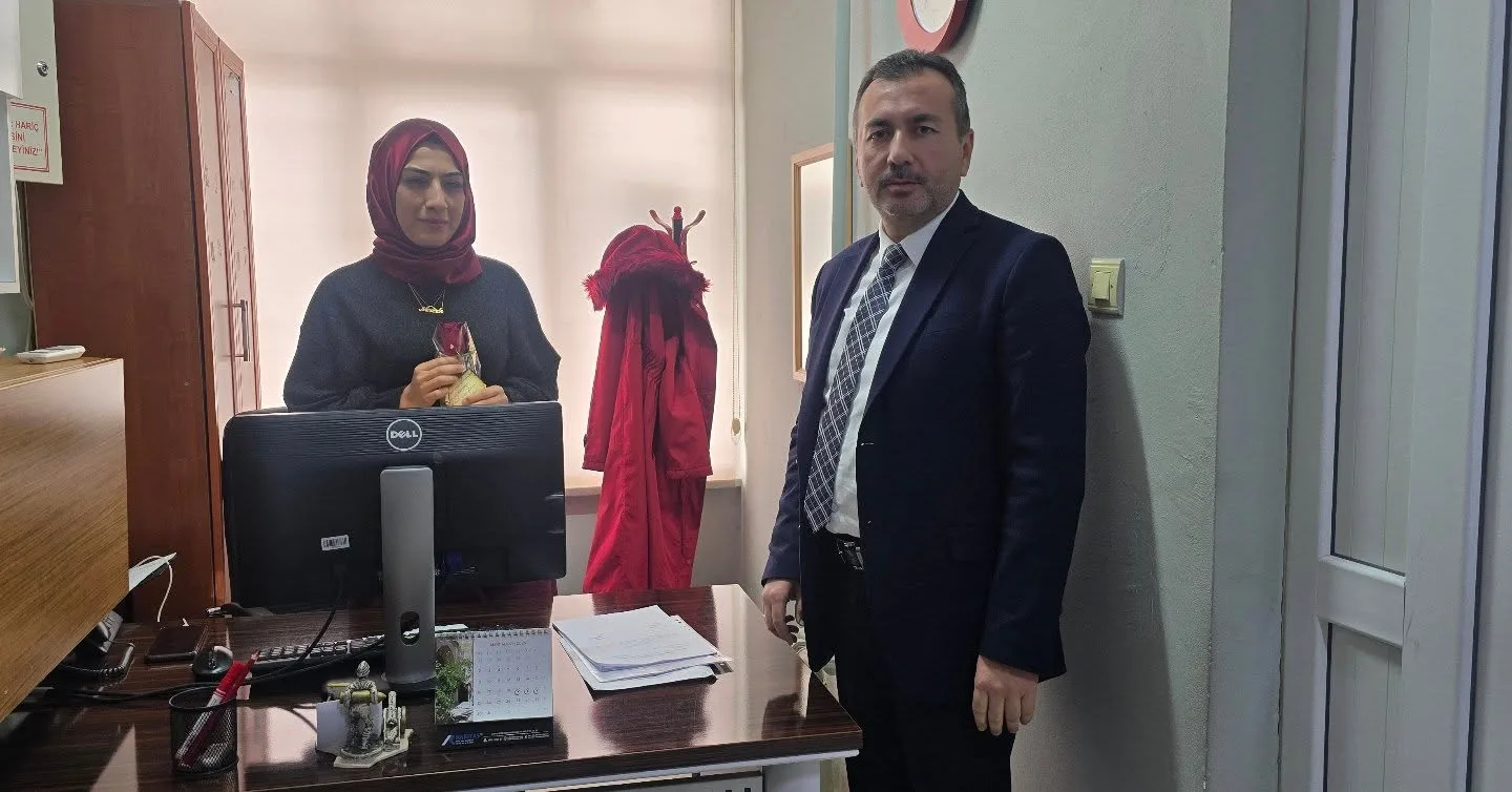 Türkoğlu’nda 8 Mart Dünya Kadınlar Günü’nde Kadın Personele Anlamlı Kutlama