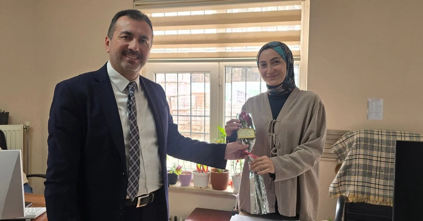 Türkoğlu’nda 8 Mart Dünya Kadınlar Günü’nde Kadın Personele Anlamlı Kutlama