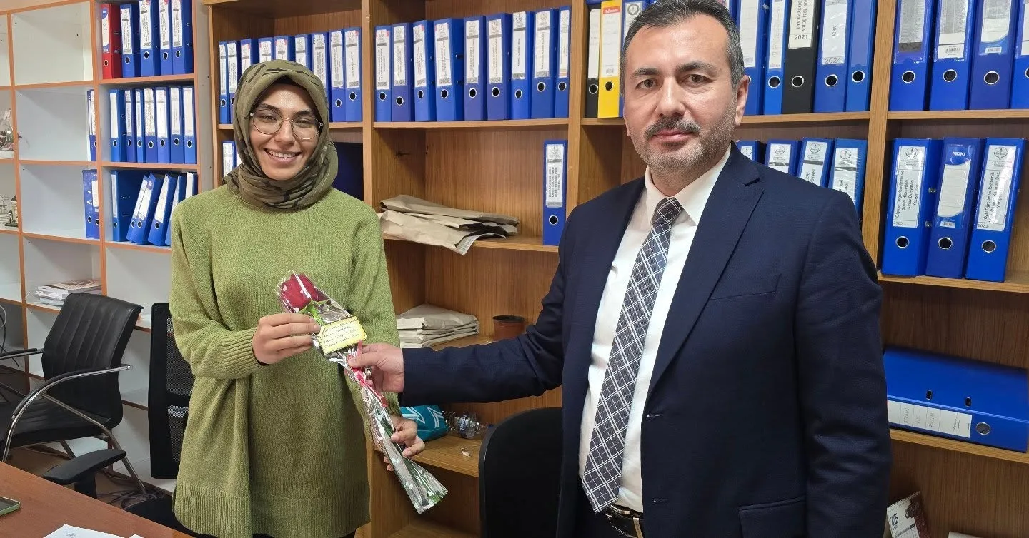 Türkoğlu’nda 8 Mart Dünya Kadınlar Günü’nde Kadın Personele Anlamlı Kutlama