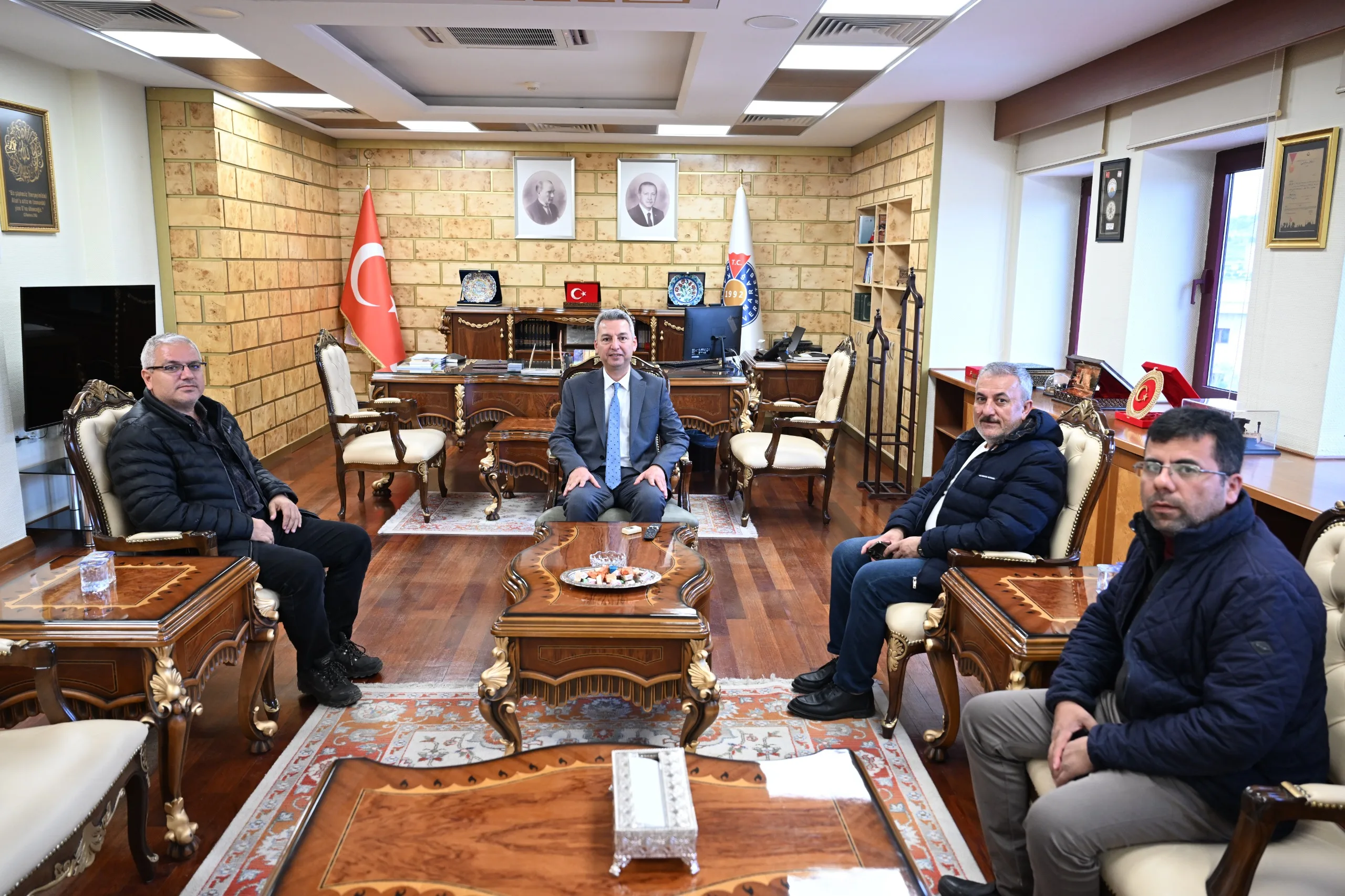 KSÜ’de Yeni Dönem: Gazetecilerden Rektör Okumuş’a "Hayırlı Olsun" Ziyareti
