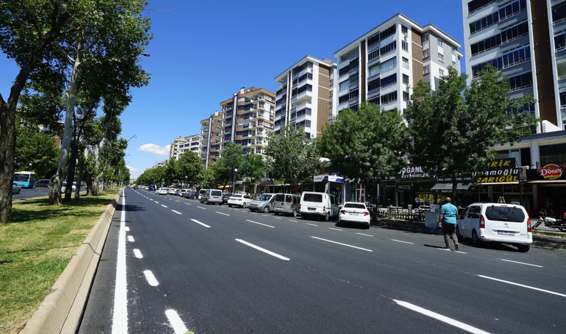 Kahramanmaraş şehir merkezinin en işlek arterlerinden biri olan Alparslan Türkeş