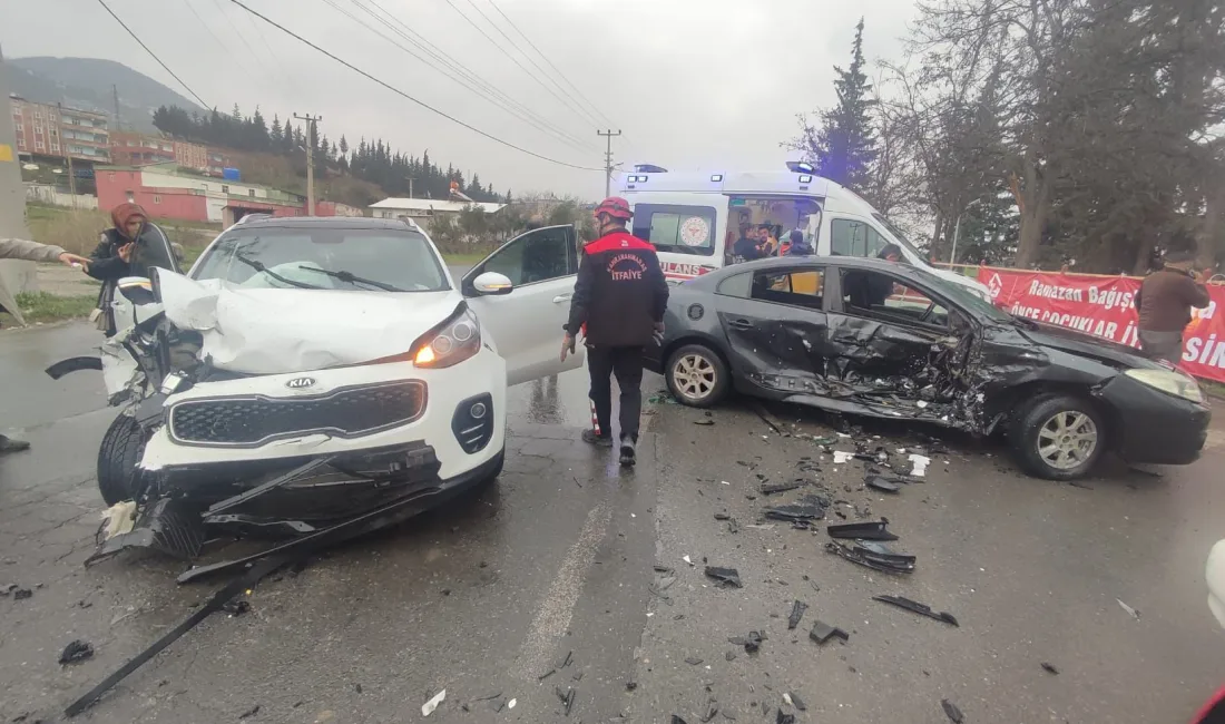 Kahramanmaraş’ta İki Otomobil Çarpıştı: 6 Yaralı