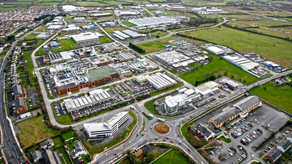 Kahramanmaraş Organize Sanayi Bölgesi’nde (OSB) üretim bantları dönüyor ancak makinelerin