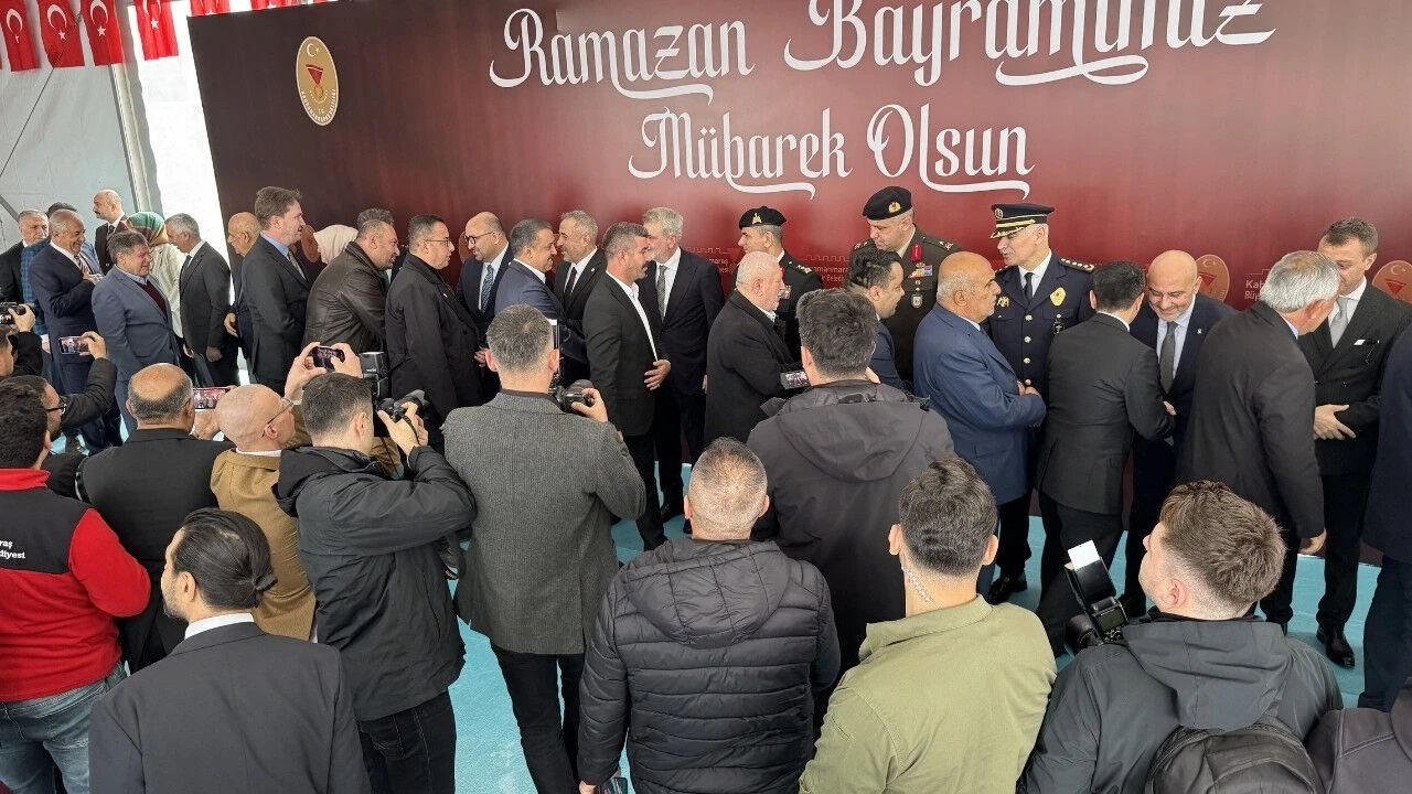 kahramanmarasta bayramlasma programi demokrasi meydaninda yapildi 2