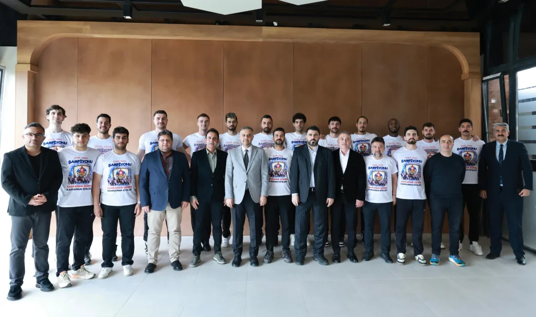 Başkan Toptaş, Efeler Ligi’ne yükselen Onikişubat Belediye Spor ile şampiyonluk