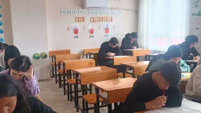 Andırın İlçe Müftülüğü koordinesinde düzenlenen "Umre Ödüllü Bilgi Yarışması" sınavına