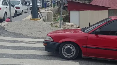 Andırın ilçe merkezinde trafik akışının yoğun olduğu ve görüş açısının