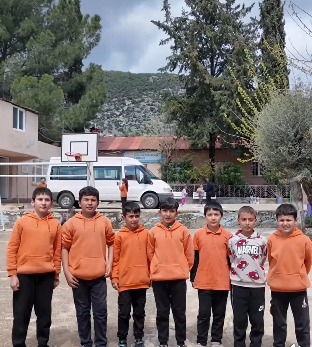 Andırın'da Çocukların Yüzü Güldü: Yeşilova Mahallesi'ne Futbol Kalesi Kuruldu! 1 334faad6 1944 471e bf87 d2ddb390abe4