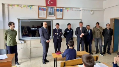 Andırın Belediye Başkanı Ahmet Sinan Gökşen, ilçe protokolüyle birlikte Atatürk