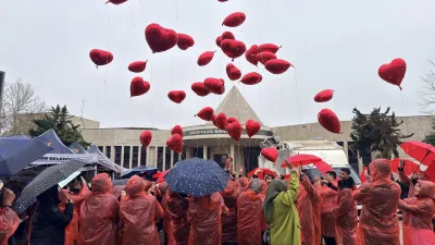 Kahramanmaraş Büyükşehir Belediyesi, kortej yürüyüşü gerçekleştirdi. Olumsuz hava koşullarının engel