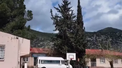 Andırın'ın Yeşilova Mahallesi'nde yaşayan minik futbolseverlerin hayali, Belediye Başkanı Ahmet