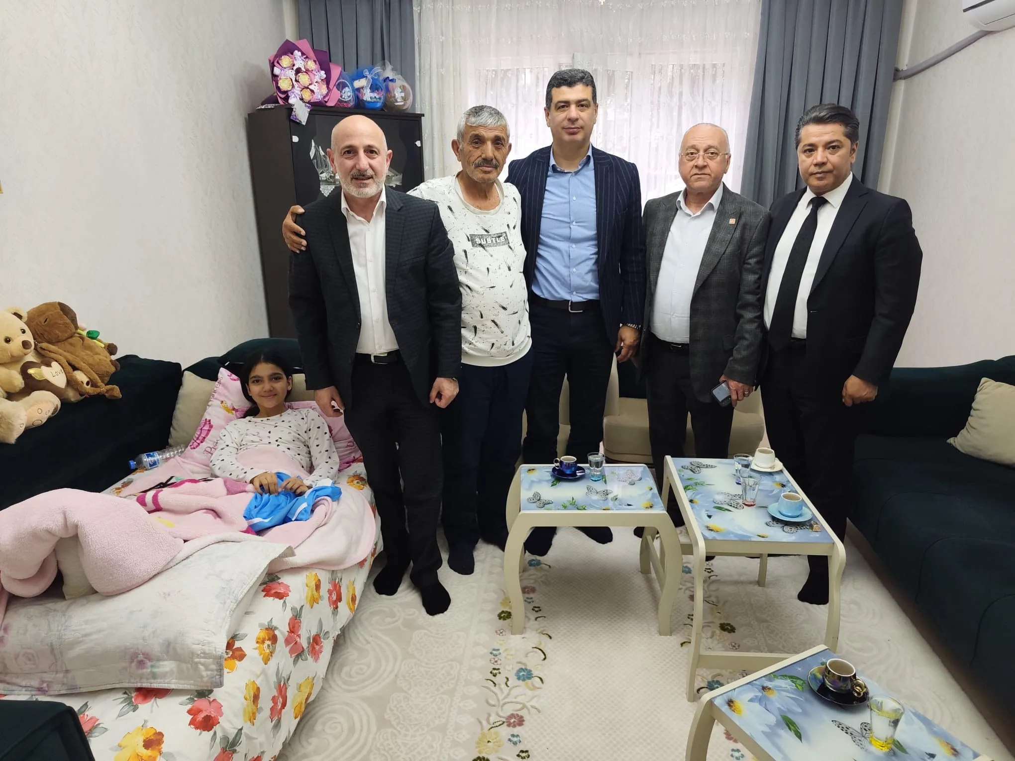 Ali Oztunc yarali ogreciyi ziyaret ettii 1