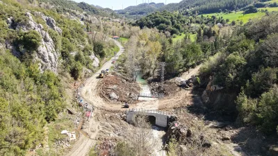 Kahramanmaraş Büyükşehir Belediyesi, Andırın’da yaklaşık 10 mahallenin bağlantısını sağlayan eski