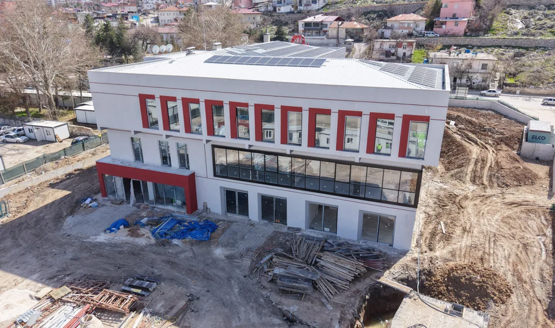 Elbistan’da her yaştan vatandaşa hitap eden donanımıyla eğitim, kültür ve