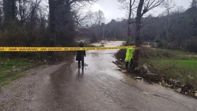 Andırın ilçesinde etkili olan şiddetli sağanak yağış, Darıovası Mahallesi’nde hayatı