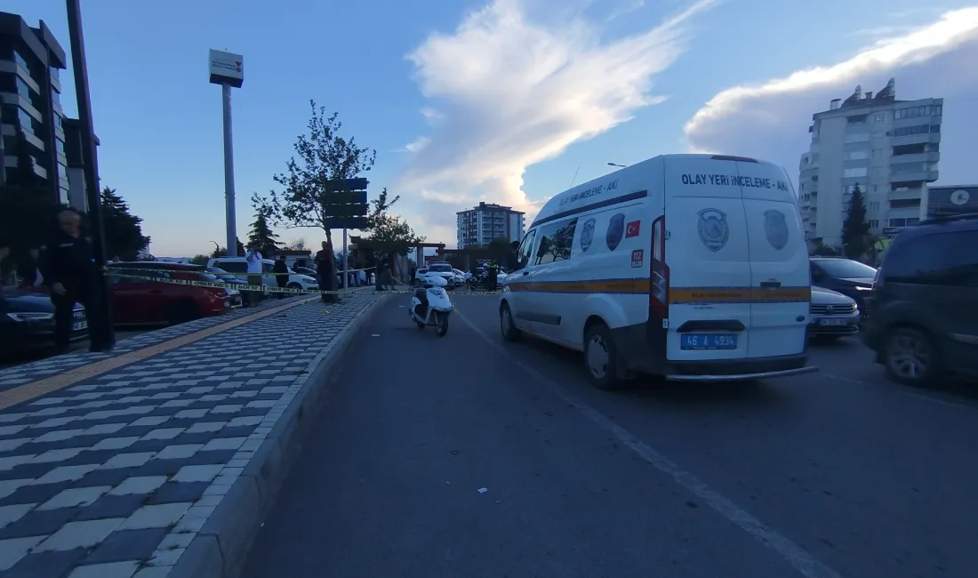 Kahramanmaraş'ta cadde ortasında gerçekleşen silahlı saldırıda 2 kişi yaralandı.