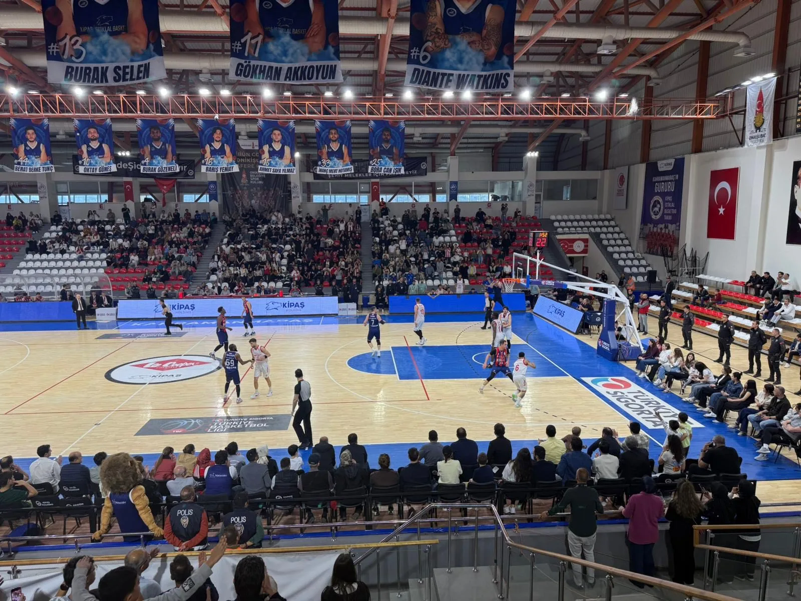 Türkiye Basketbol 1. Ligi’nde adını play-offa yazdıran Kipaş İstiklal Basketbol