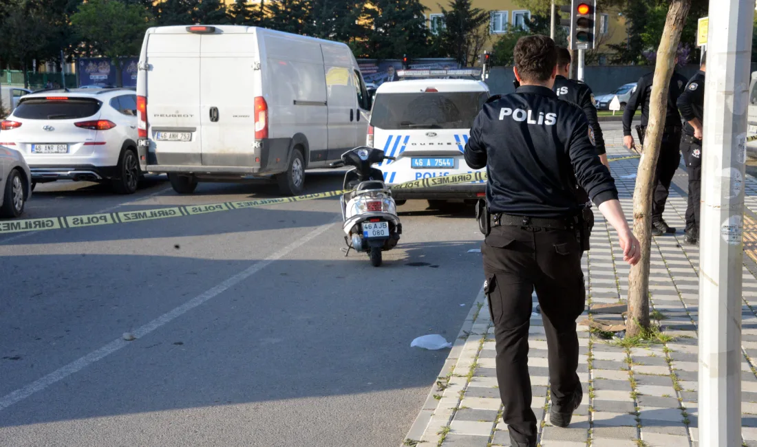 Kahramanmaraş’ta Ali S. (21), motosiklette kırmızı ışıkta bekleyen husumetlisi İ.E.C.