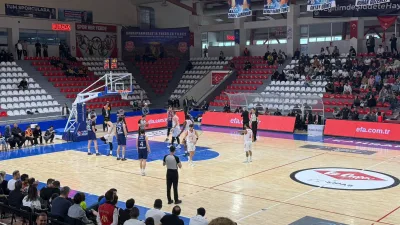 Kipaş İstiklal Basketbol Takımı, ligin güçlü ekiplerinden TED Ankara Kolejliler’ini