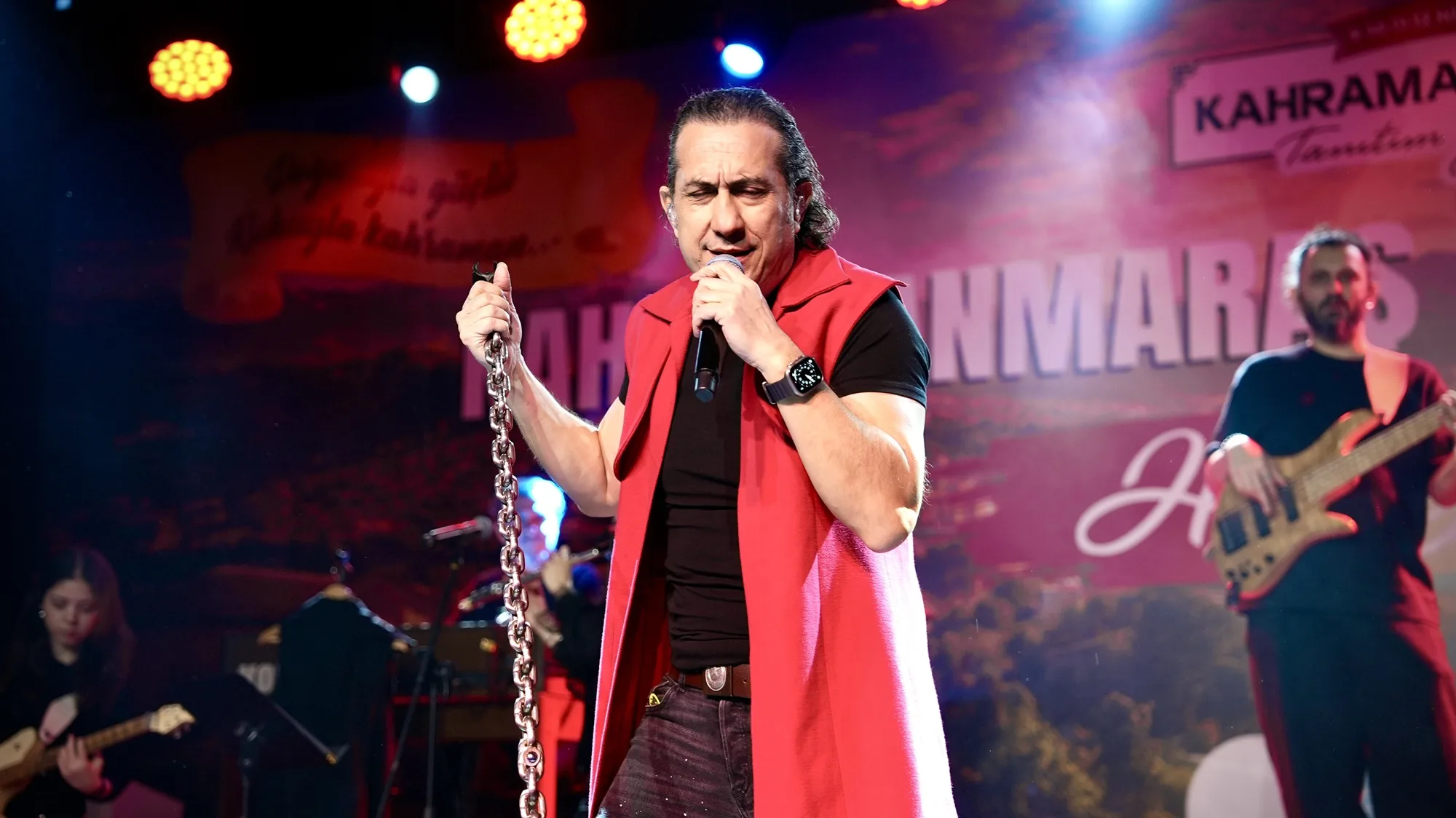 İstanbul’da Yer Yerinden Oynadı! Kıraç’tan Kahramanmaraşlılara Unutulmaz Gece