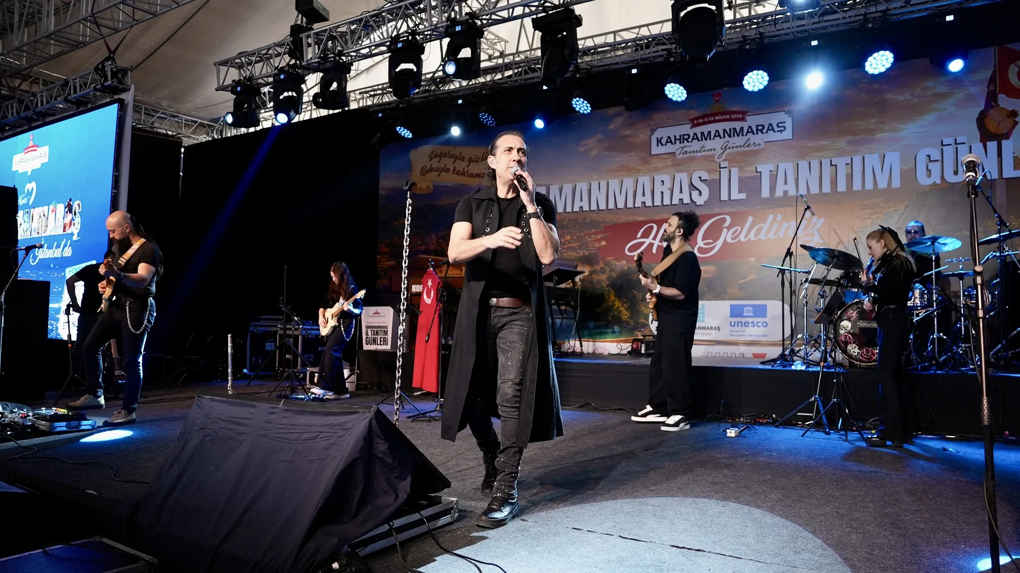 İstanbul’da Yer Yerinden Oynadı! Kıraç’tan Kahramanmaraşlılara Unutulmaz Gece