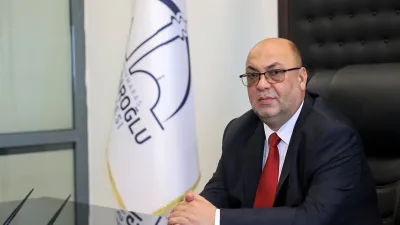 Kahramanmaraş’ın Dulkadiroğlu ilçesi Belediye Başkanı Mehmet Akpınar, kaleme aldığı “Gönüller