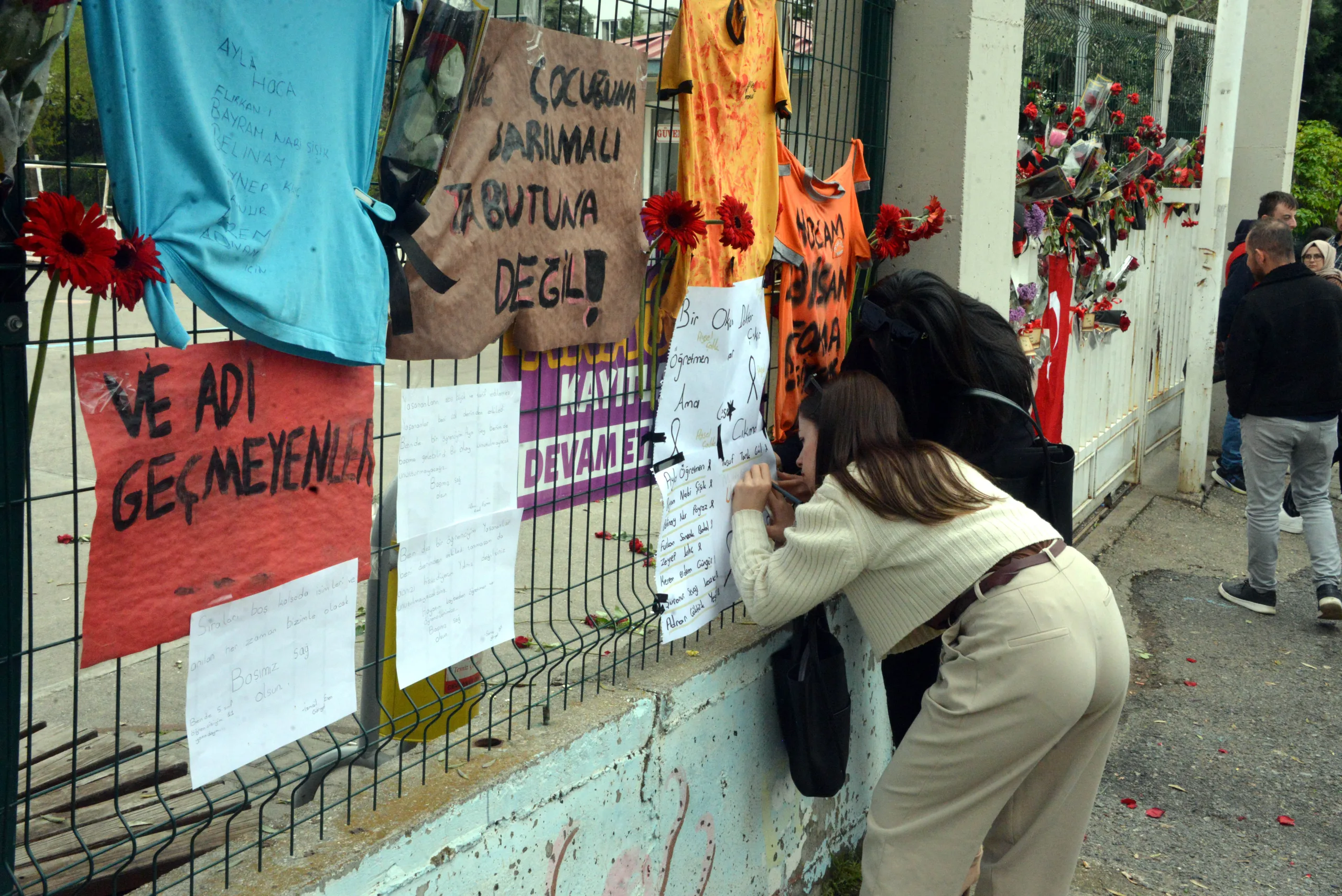 OKULDA 9 KISIYI OLDUREN OGRENCI ARKADAS 1268445 377514 scaled