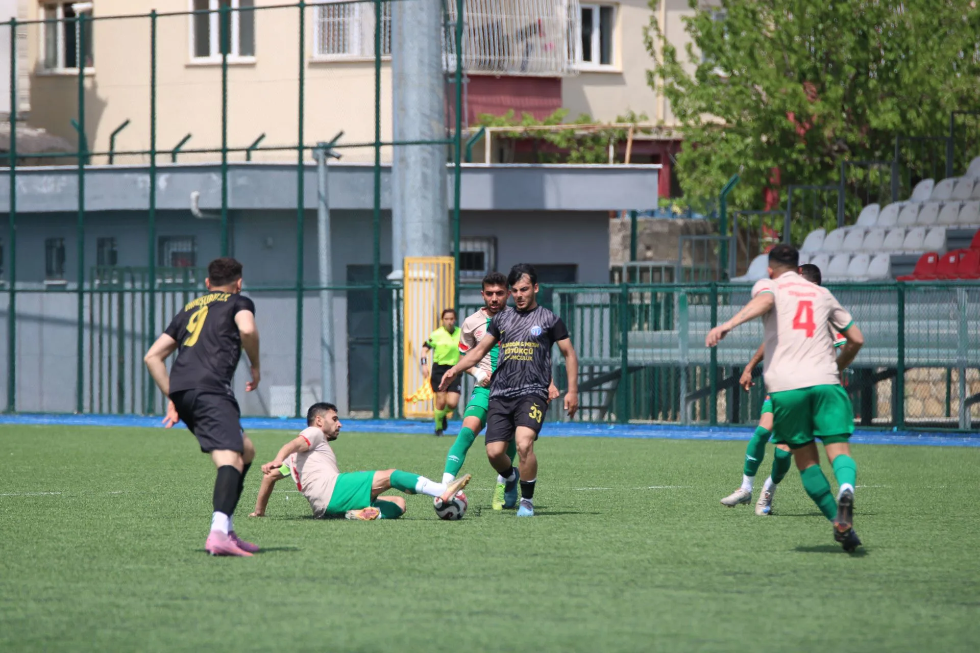 Onikişubat İdmanyurduspor, 2-0 öne geçtiği karşılaşmada 9 dakikada yediği 3