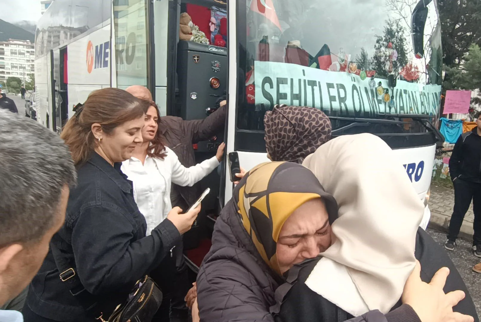 SALDIRIDA OLEN OGRENCILERIN AILELERINE D 1269847 377898