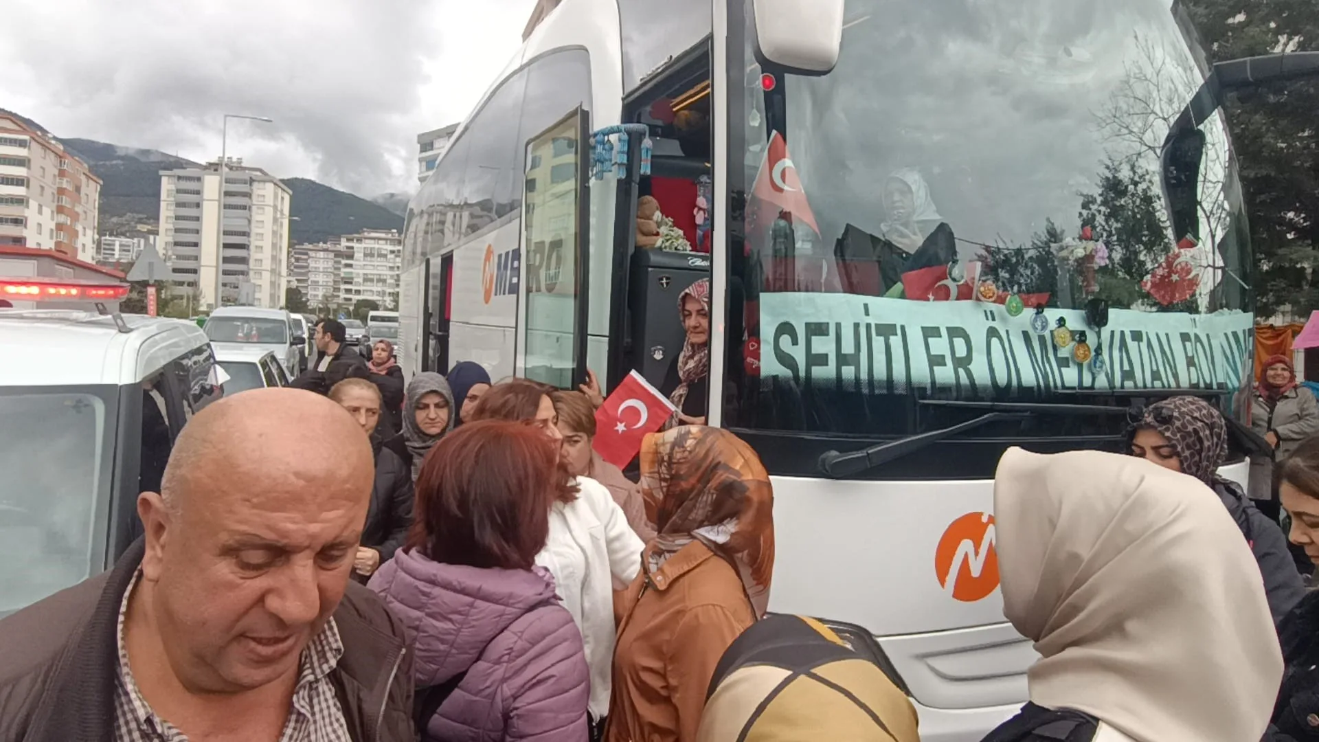 SALDIRIDA OLEN OGRENCILERIN AILELERINE D 1269860 377898