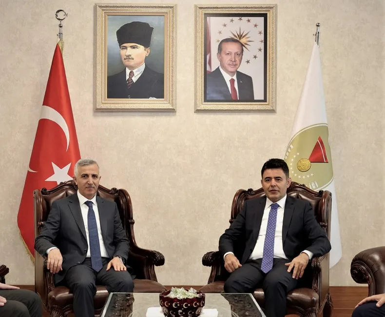 Ulaştırma ve Altyapı Bakan Yardımcısı Osman Boyraz, beraberindeki heyet Kahramanmaraş