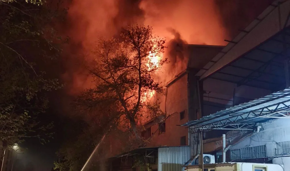 Kahramanmaraş’ta iş yerinde çıkan yangın, itfaiye ekiplerinin hızlı müdahalesiyle büyümeden