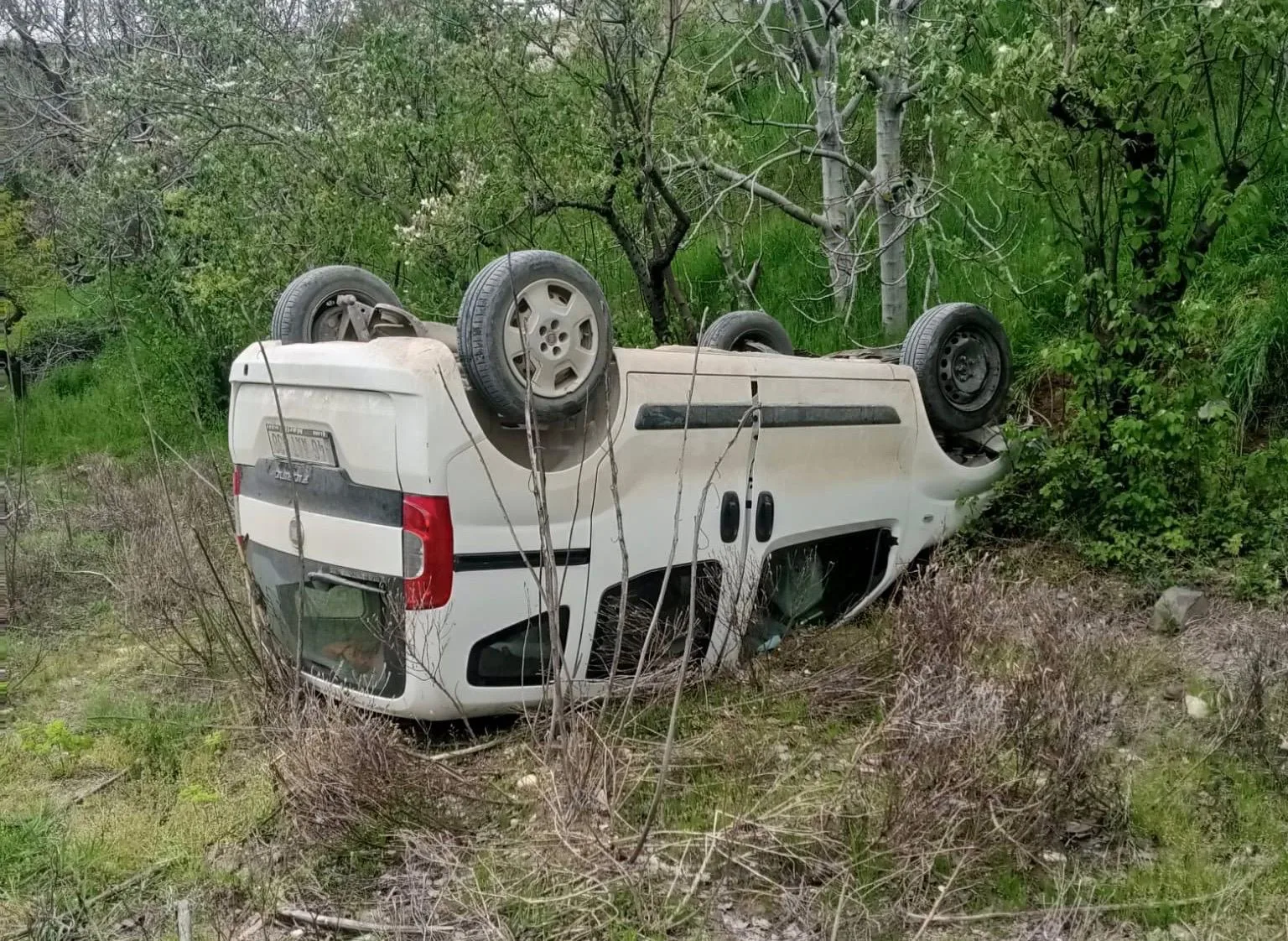 Kahramanmaraş’ta meydana gelen trafik kazasında kontrolden çıkan hafif ticari araç