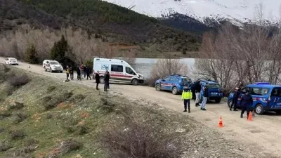 Adana Kürebeli Göleti'nde bir kadının cansız beden bulundu. Üzerinde bıçak