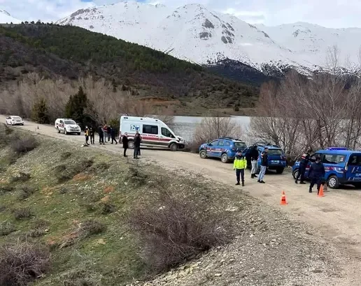 Adana Kürebeli Göleti'nde bir kadının cansız beden bulundu. Üzerinde bıçak