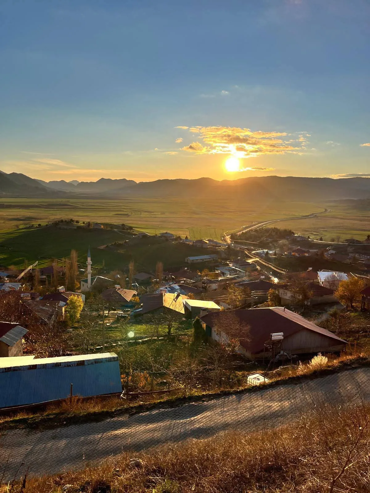 Kahramanmaraş’ın Andırın ilçesine bağlı Akgümüş (Bunduk) ve Altınyayla (Sisne) mahalleleri,