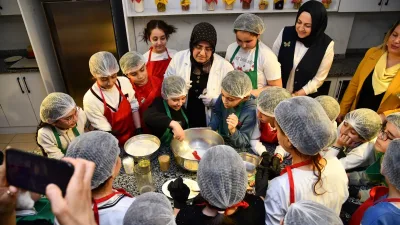 Mithatpaşa İlkokulu öğrencileri, Osmaniye’nin geleneksel lezzetlerini usta öğreticiler eşliğinde deneyimledi.,Osmaniye