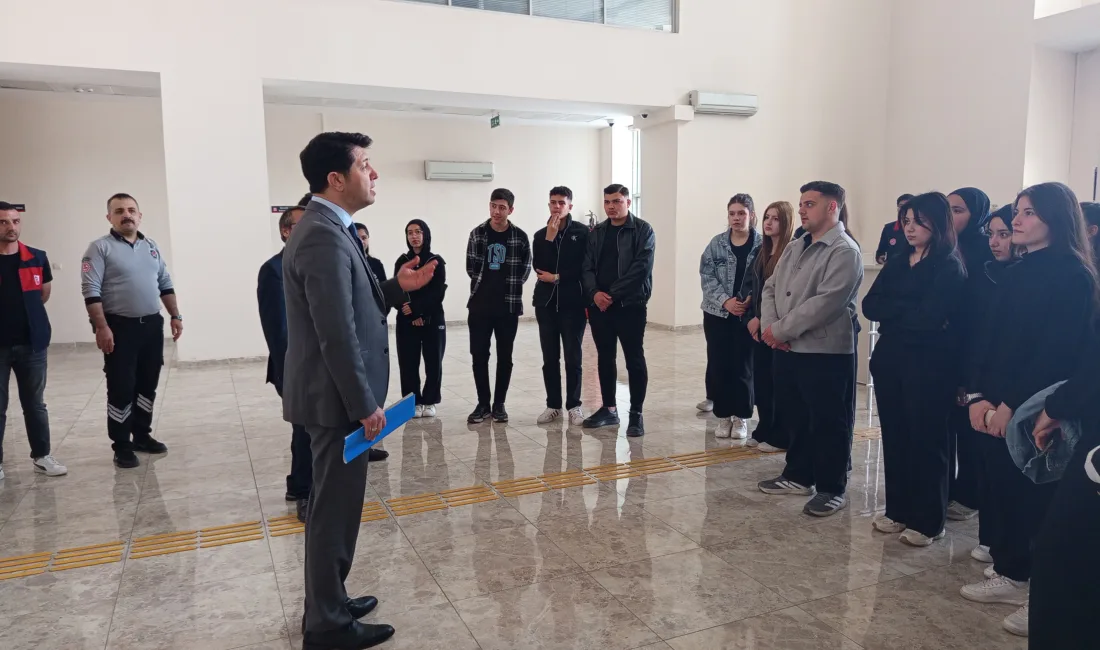 Kahramanmaraş’ta geleceğin iletişimcileri, 112 Acil Çağrı Merkezi’nde "hayat kurtarma" dersine